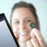 Новый 64-гигабайтный SSD-диск от SanDisk меньше почтовой марки