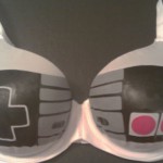 Сексуальные гики? Это реально с Nintendo-лифчиком!