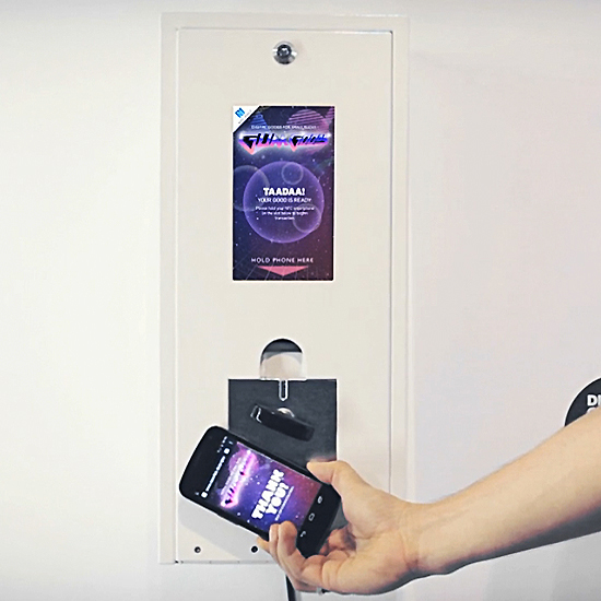 Используй монеты, чтобы заплатить за приложение в автомате с «коммуникацией ближнего поля»