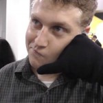 IFA 2012: перчатка-гарнитура для iPhone