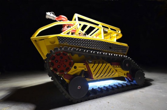 Thermite – робот-пожарный, который похож на маленькую пожарную машину