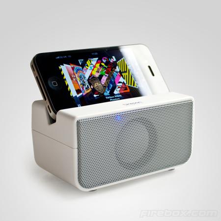 Бумбокс Boombero с функцией коммуникации ближнего поля