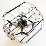 Робот-гибрид, который может и двигаться по земле, и летать 