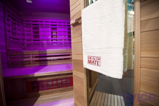 Вместо горячих камней, в этой сауне используется инфракрасная технология