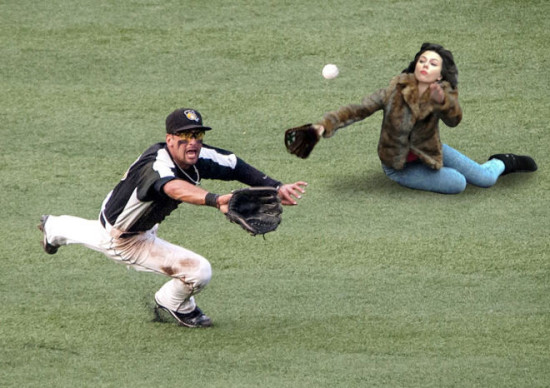 Scarlett-Johansson-Falls-Down-Internet-Takes-5